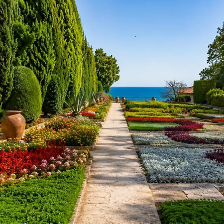 Undina - Luxury With Stunning Sea View, Pool & Bbq Balchik